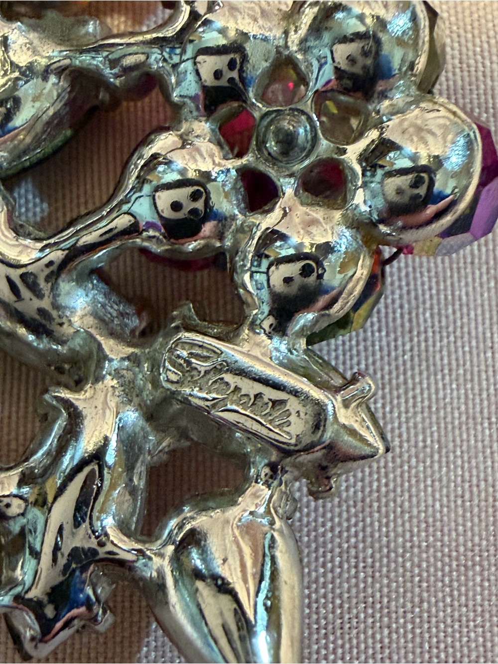 Vintage signed Schiaparelli Rhinestone Brooch and matching Clip On Earrings. - Picture 4 of 6